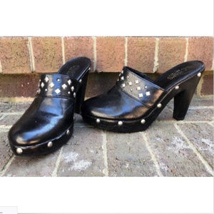 CHAPS WOMENS SUSANAH BLACK STUD PLATFORM CLOG MULE